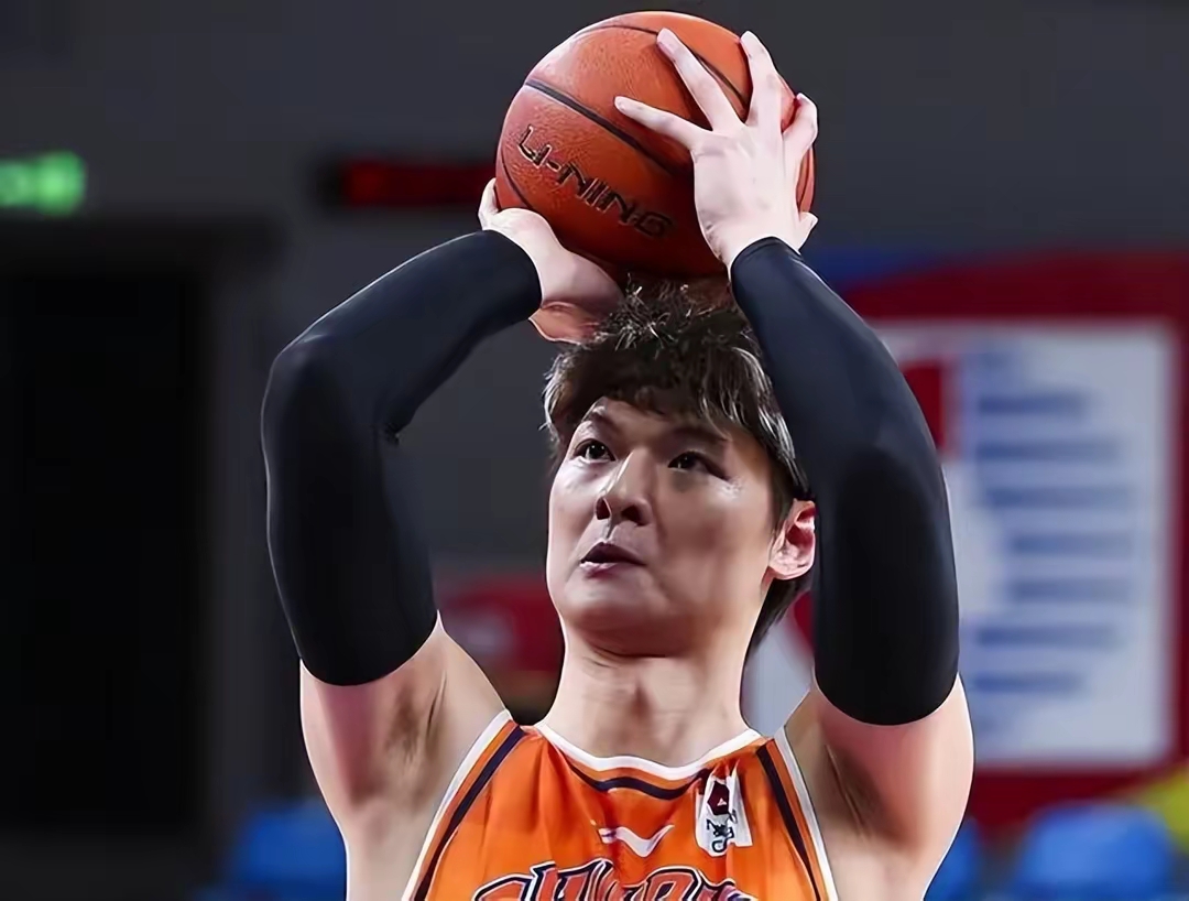 北京队鏖战雄鹿,王哲林刷新纪录 北京队鏖战雄鹿,王哲林刷新纪录