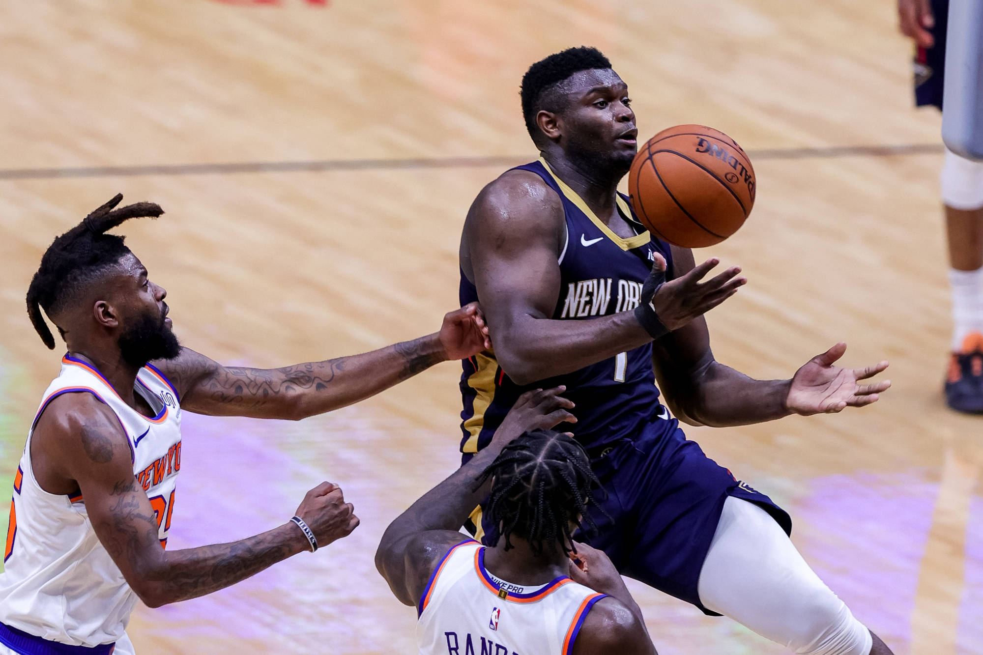 鹈鹕完胜尼克斯，胡金秋点燃赛场