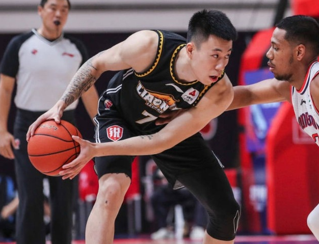 鹈鹕横扫新疆队，张镇麟惊艳四座