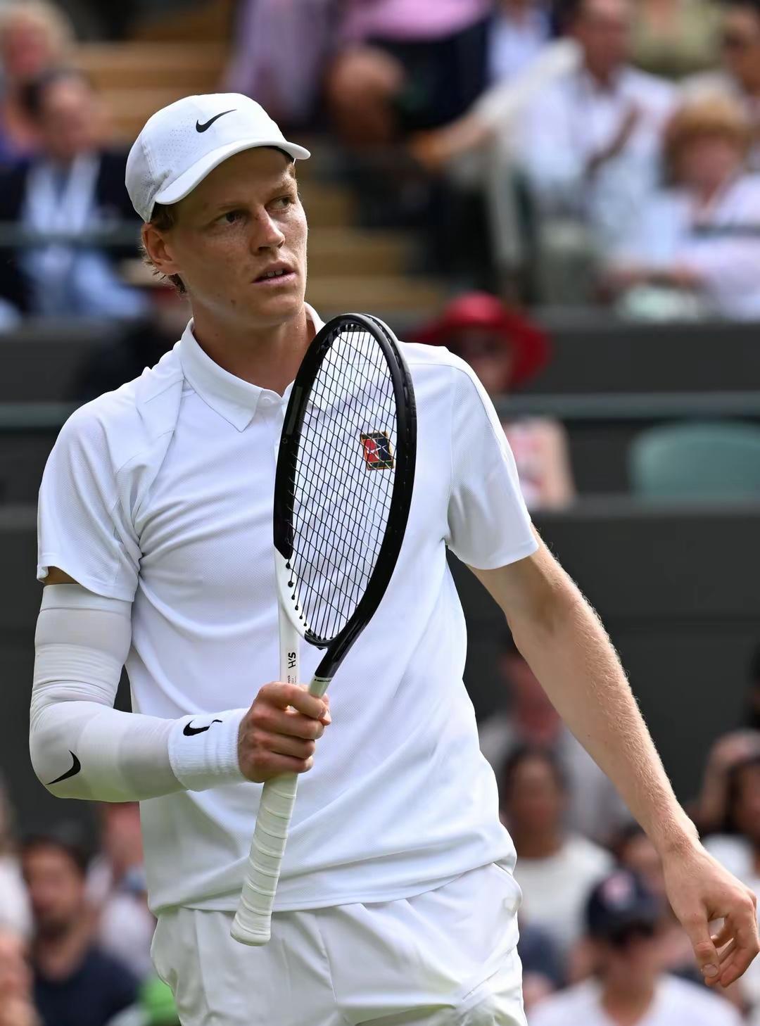 戴维斯杯轻取拉沃尔杯，德约科维奇点燃赛场