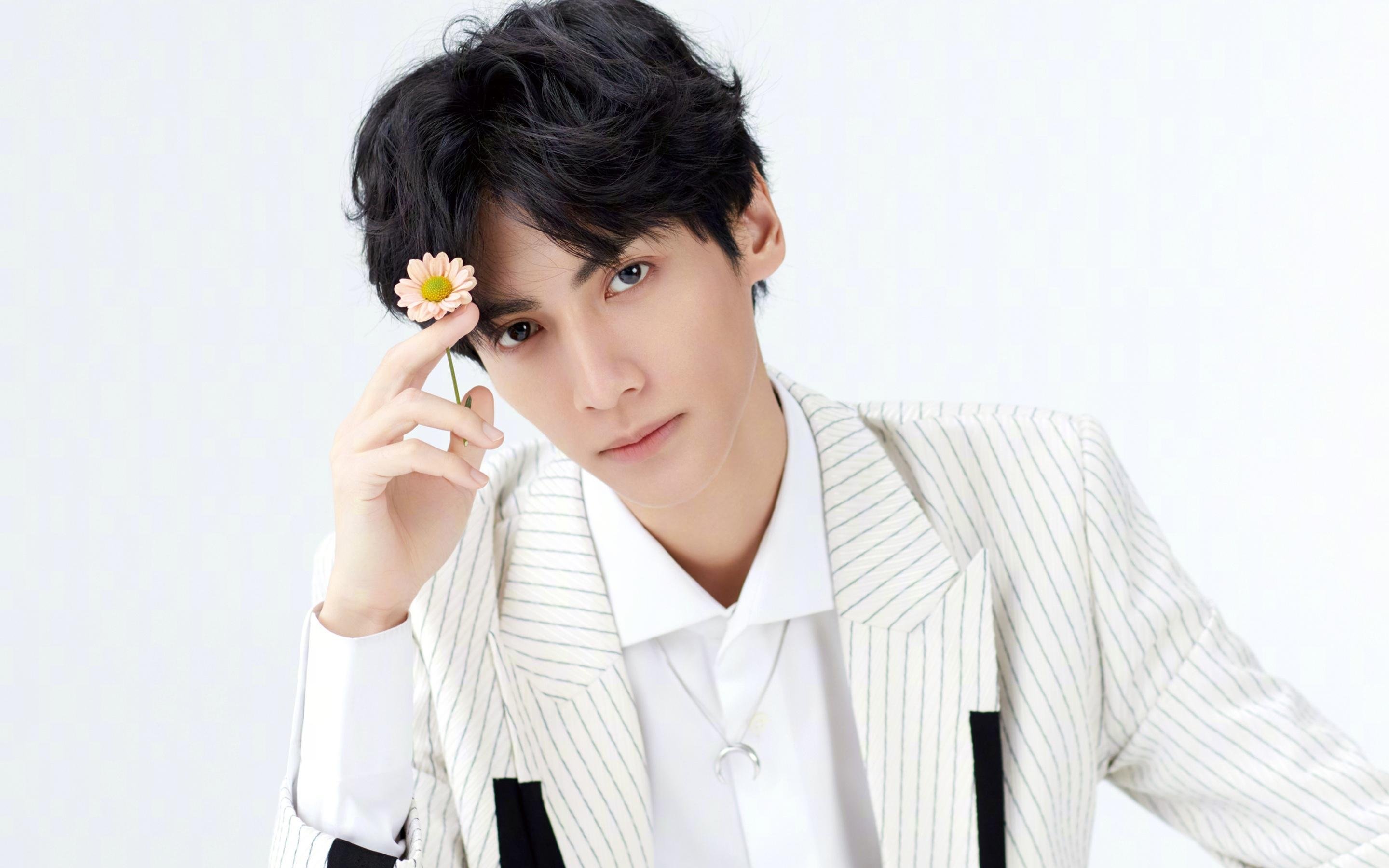 双城记,凯尔特人横扫晋级,胡金秋跨海闪耀