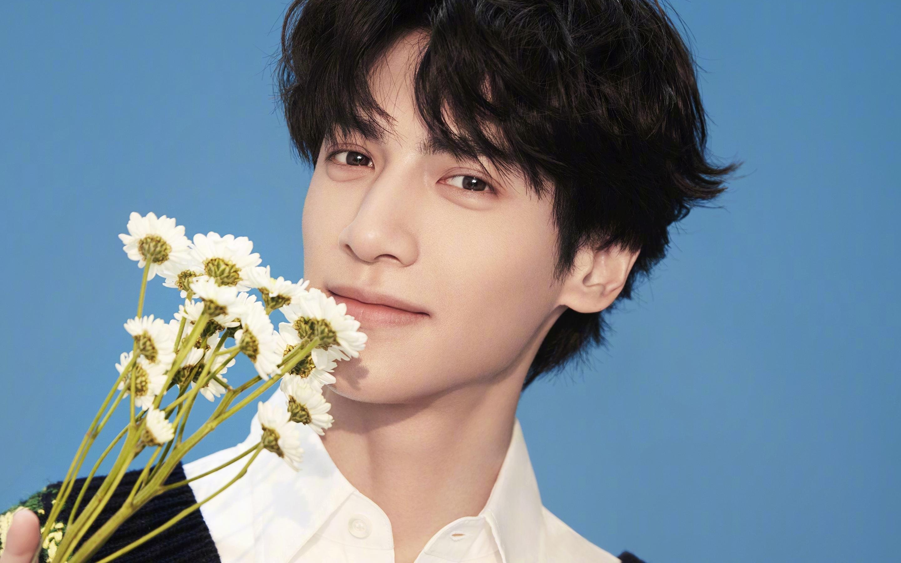 篮坛足坛双城记，巴黎铁血映照NBA季后赛的硬仗哲学